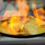 Приготвяне на палачинки фламбе
