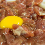 Приготвяне на марина с яйца за вкусно крехко месо