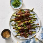 Приготвяне на рулца от говеждо с плънка от зелен лук и аспержи